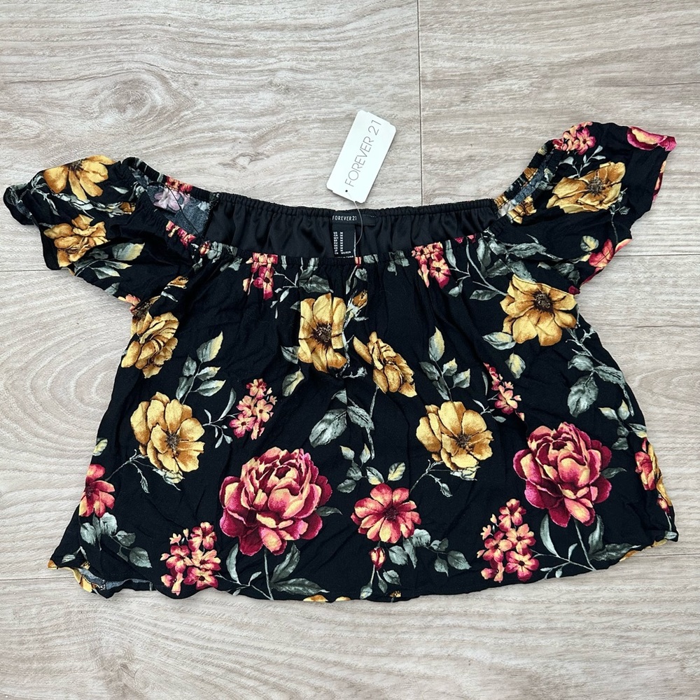 NWT Forever 21 Black and Floral Off the Shoulder Crop Top in Womens Size Medium